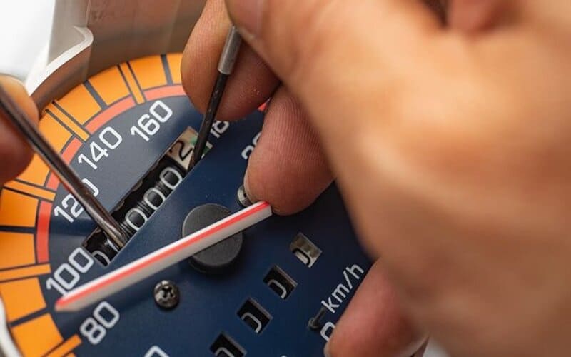 Tua đồng hồ công tơ mét để lừa đảo